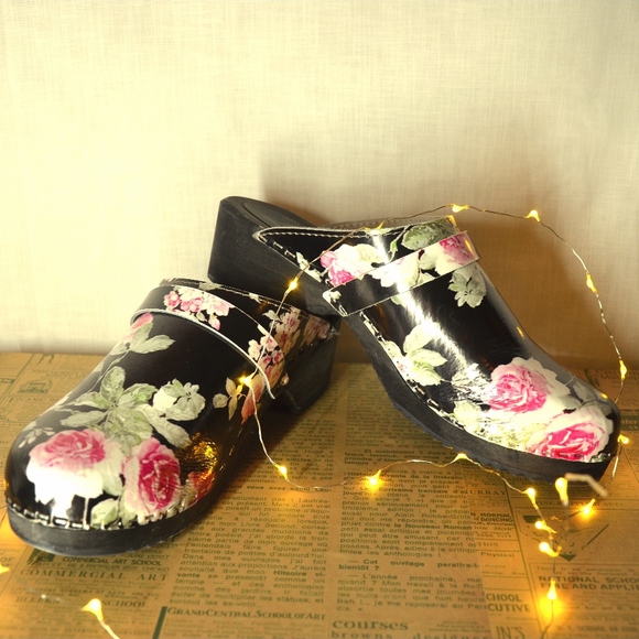 Lotta from Stockholm Women's Stylish Rose Clog - Picture 1 of 8